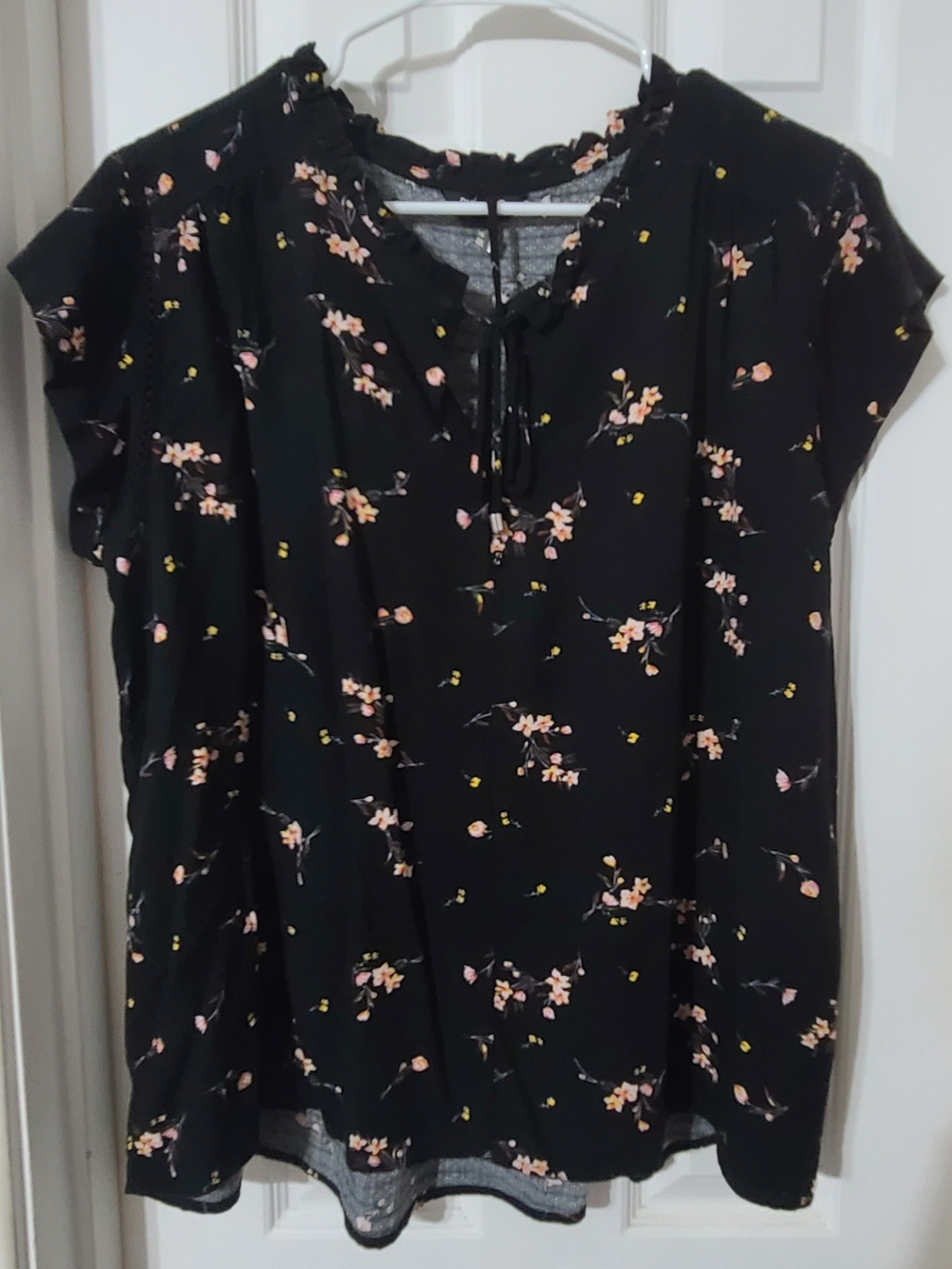 Buffalo David Bitton Black Floral Tie-Neck Blouse